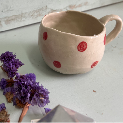 Taza pequeña de lunares rojos · Cerámica artesanal en gres - Imagen 6