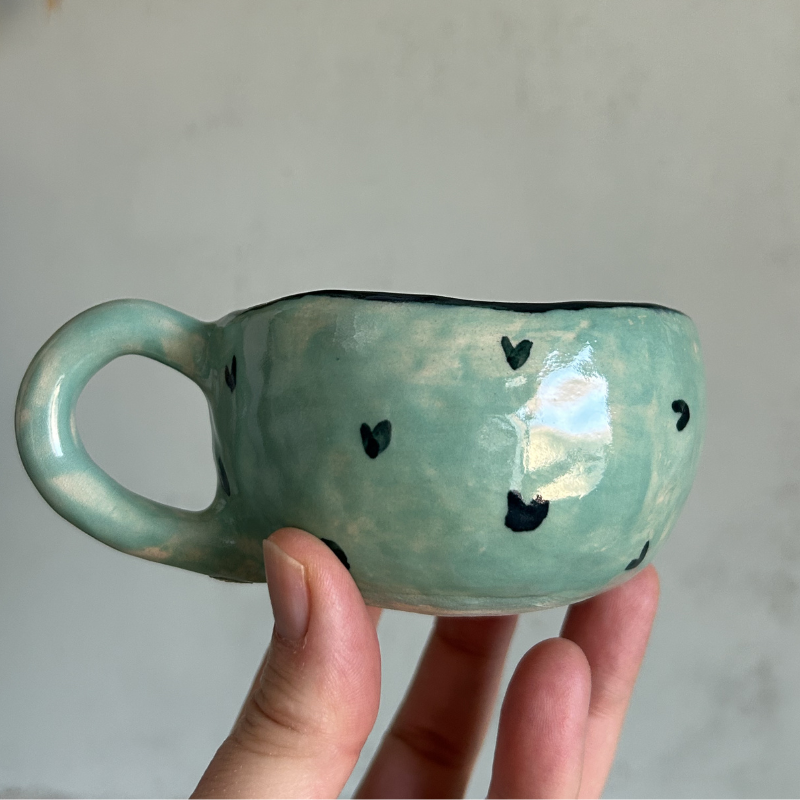 Tacita Redondita de Gres Verde agua y corazones verdes oscuros – Pequeño Formato, Gran Diseño - Imagen 8